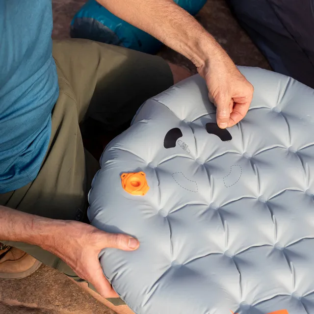 sea-to-summit-pillow-lock-system-patchs-auto-agrippants-pour-fixer-l-oreiller-su image 1